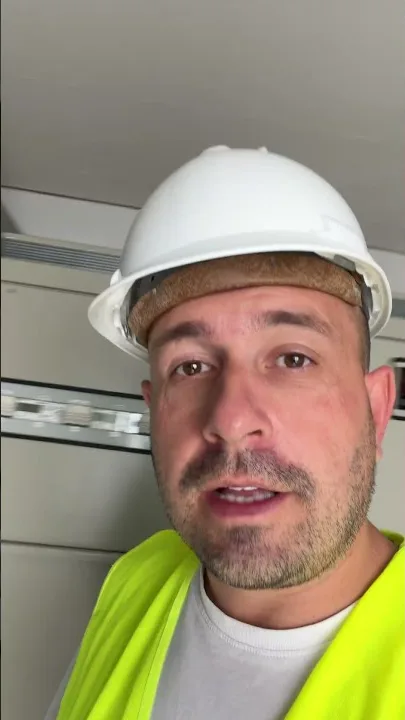 Nová trafostanica s výkonom 3 000 kVAr pre projekt fotovoltiky pre IKEA.